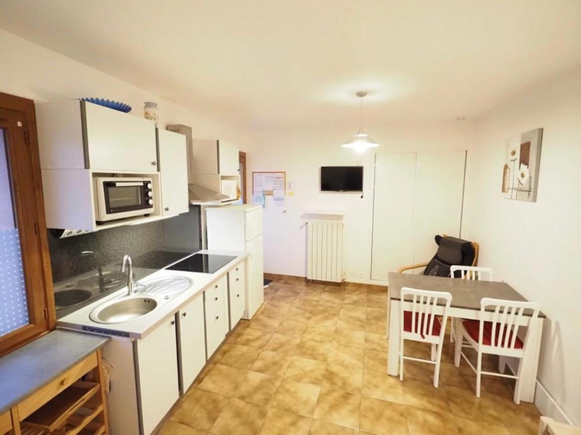 Studio Meuble Avec Terrasse Greoux-les-Bains Ngoại thất bức ảnh
